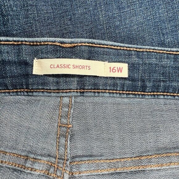 Levi's Women's Classic Roll Up Jean Shorts - Picture 8 of 12
